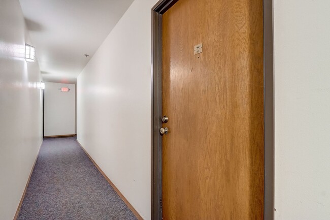 Building Photo - 2-Bedroom Condo Near Campus & UW Hospital ...