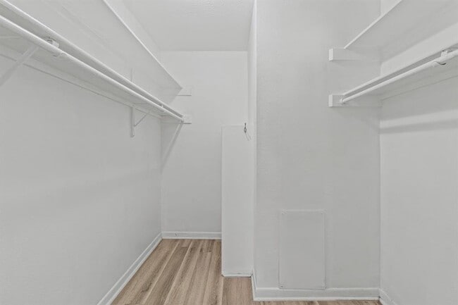 Building Photo - 1605 Windrift Way