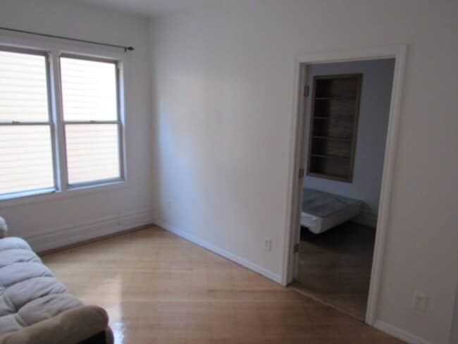 Building Photo - 2615 Sedgwick Ave