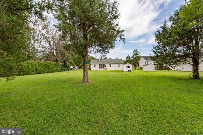 Building Photo - 205 Old Landing Ct