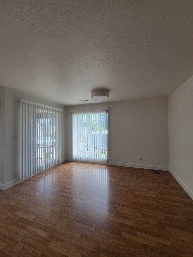 Building Photo - Charming and full of character, this vinta...