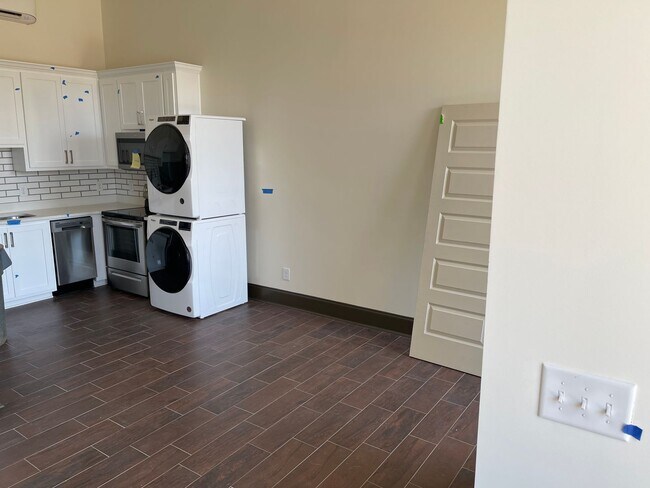 Building Photo - Luxury Loft Downtown Studio Condo