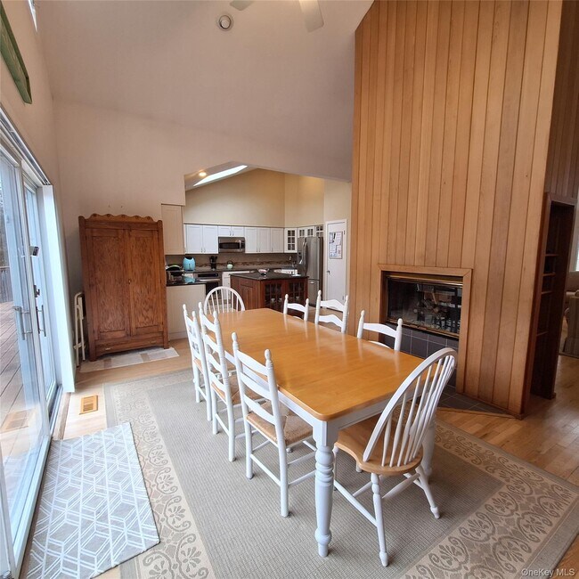 Building Photo - 7 Clay Pit Rd