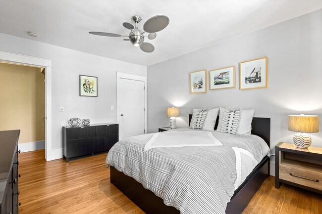 Building Photo - Stunning Industrial-Chic Loft in the Heart of Capitol Hill
