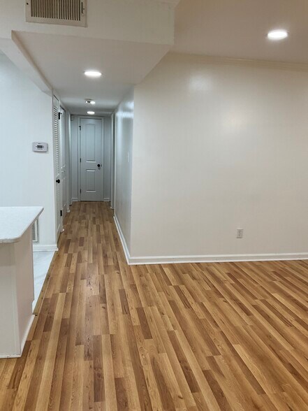 Building Photo - 1010 Woodland Vlg