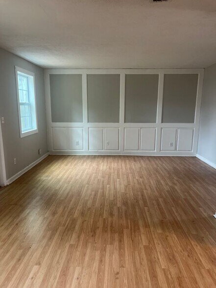 Building Photo - 6067 Regent Manor