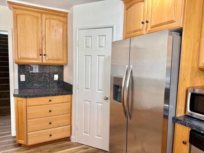 Building Photo - Four Bedroom Three Bath House Move in Credit $250