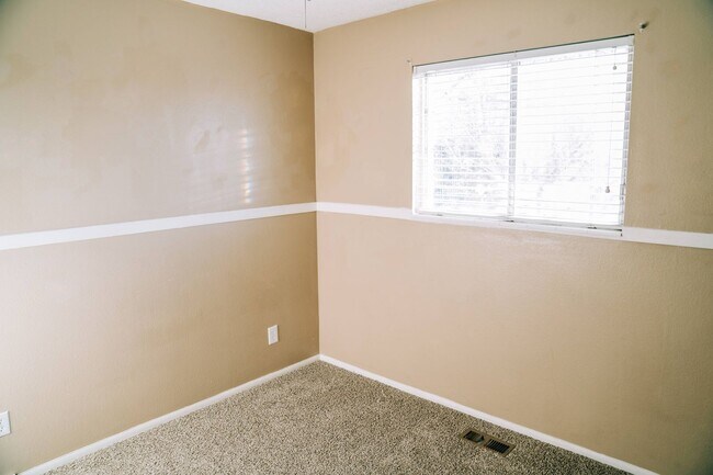 Building Photo - SMALL DOG FRIENDLY!!!  Meadow Street House