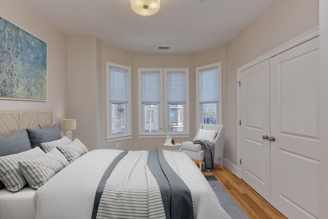 Building Photo - 358 Meridian St