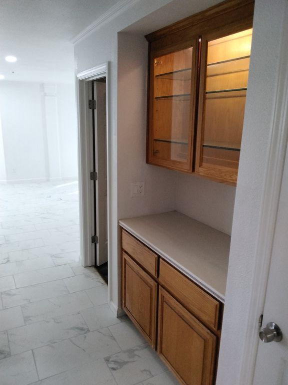 Building Photo - 550 Edgewood Dr