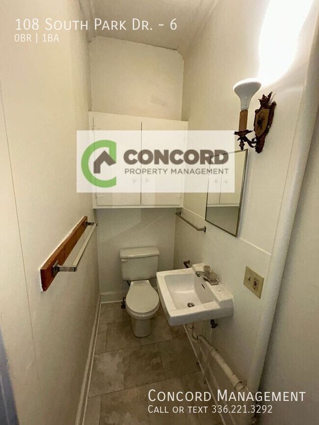 Building Photo - 108 S Park Dr