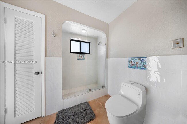 Building Photo - 2752 NE 3rd St