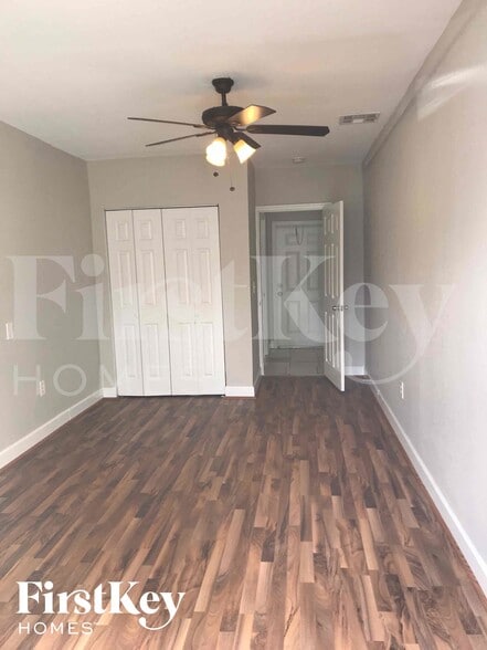 Building Photo - 3057 SW 2nd St