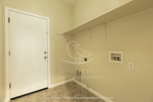 Building Photo - Beautifully maintained 4 bedroom 2 bath home!