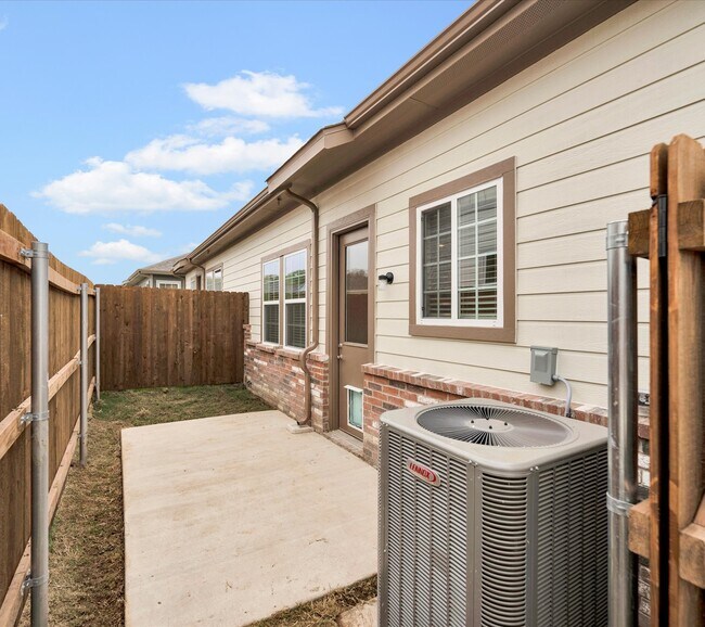 Building Photo - 2703 Rockhill Rd