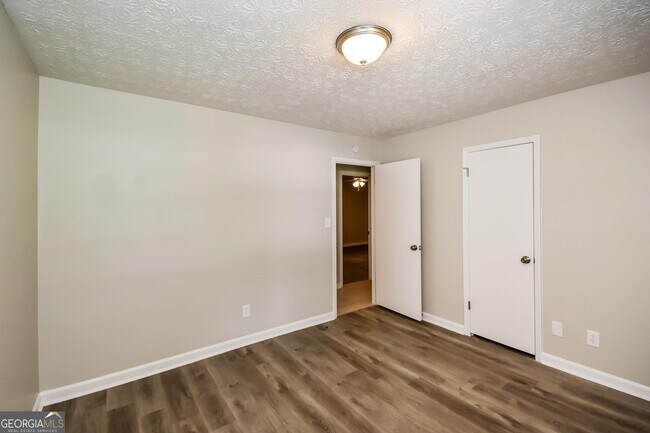 Building Photo - 263 Independence Dr