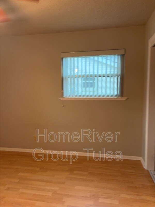 Building Photo - 1814 S Ash Pl