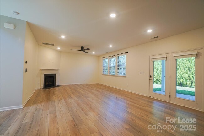 Building Photo - 16126 Flame Azalea Ct