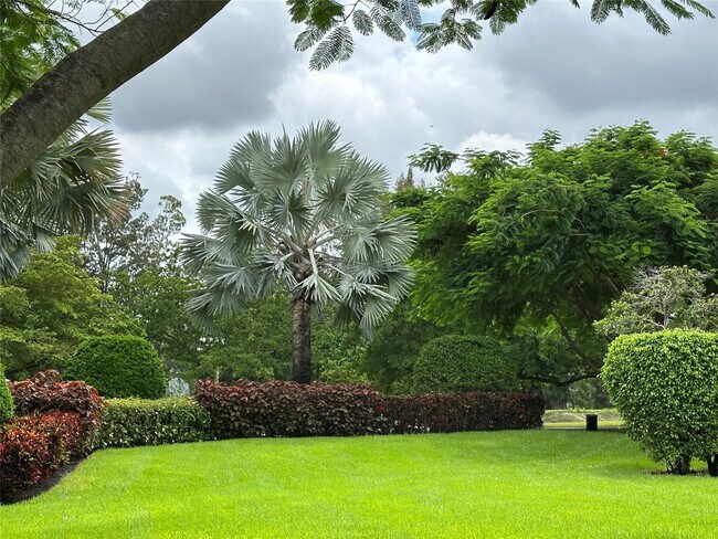 Building Photo - 3510 Oaks Way