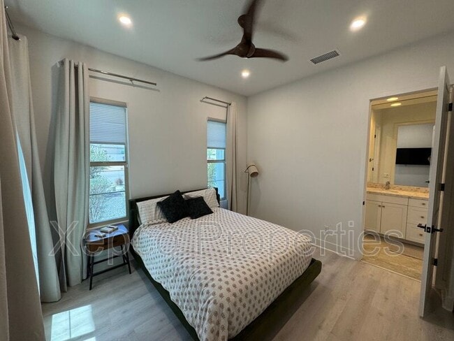 Building Photo - 74635 Tesla Dr