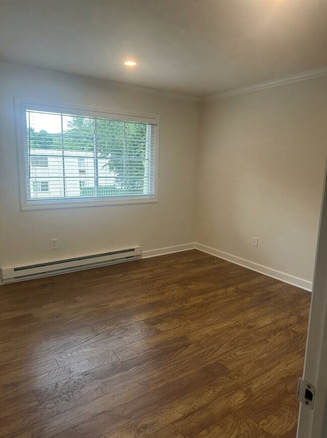 Building Photo - 405 Fox Run Ln