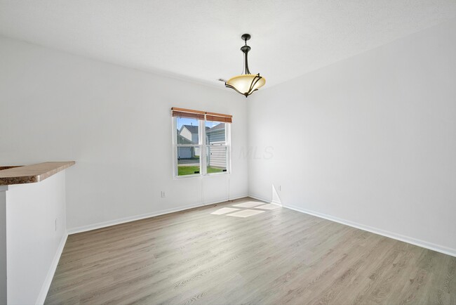 Building Photo - 4035 Redroyal Ave