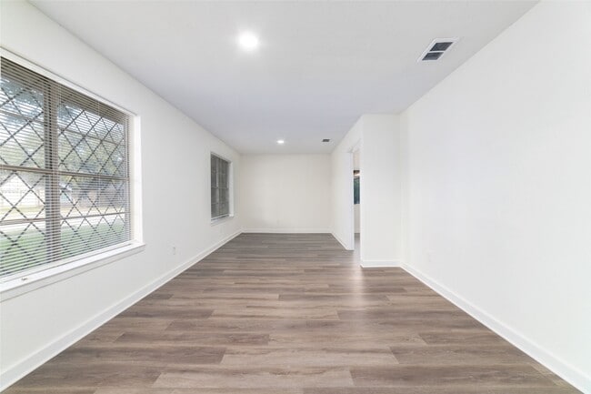 Building Photo - 17003 Summer Dew Ln