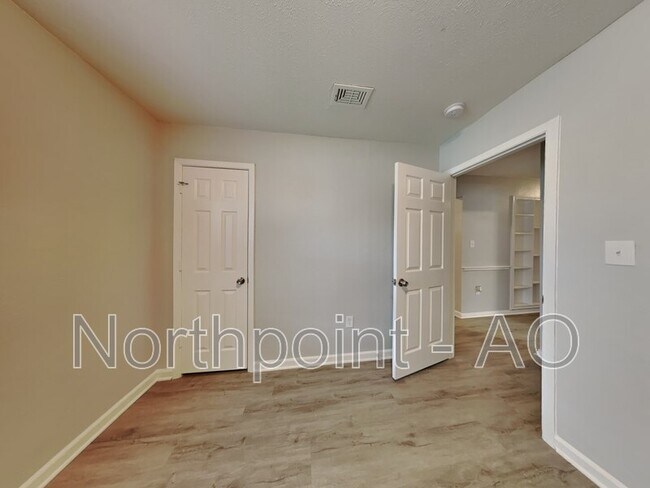 Building Photo - 3207 Daniel Dr