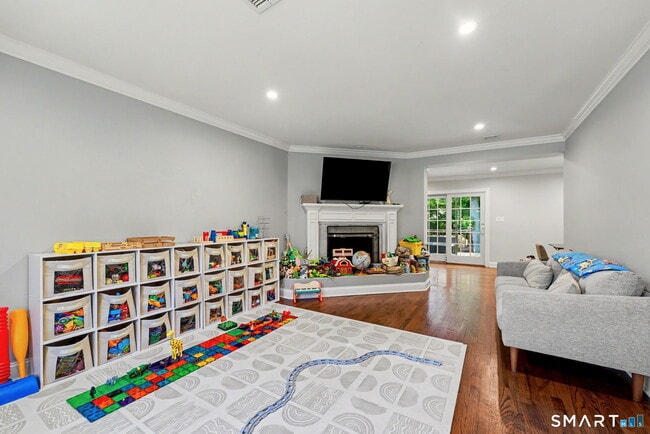 Building Photo - 40 Mianus View Terrace