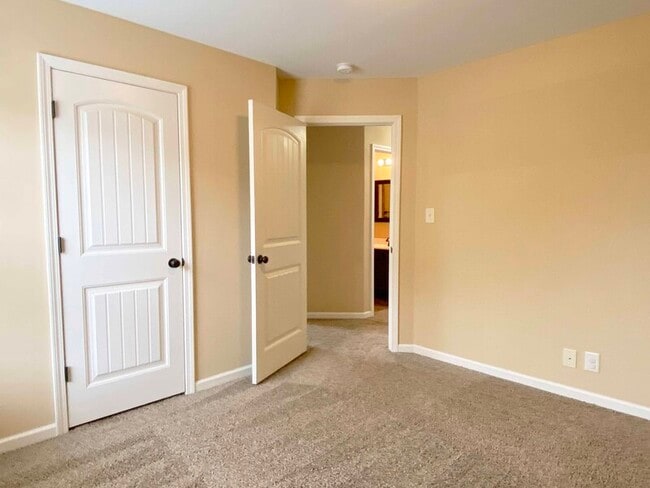 Building Photo - 967 Harding Dr