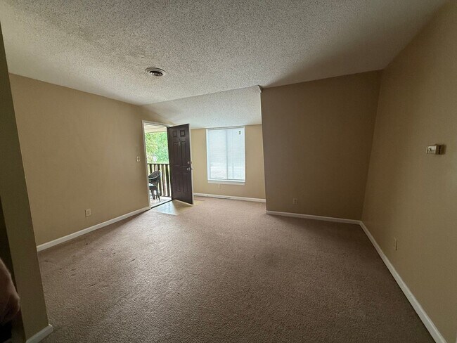 Building Photo - Two bedroom, 1 bath apartment in Haw River
