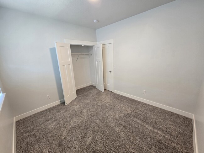 Building Photo - 1985 N 3330 W