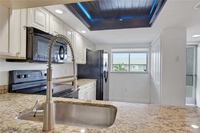 Building Photo - 146 Cypress Way E