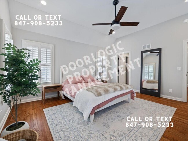 Building Photo - 735 W 8th St