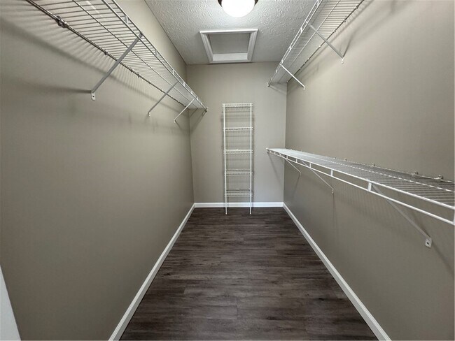 Building Photo - 17 Windridge Dr