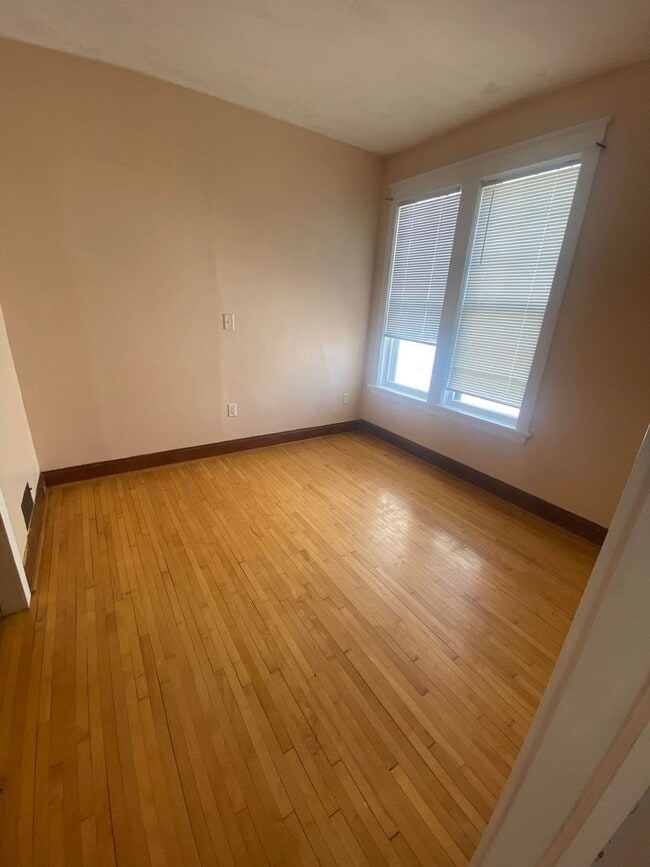 Building Photo - 1116 N Central Ave