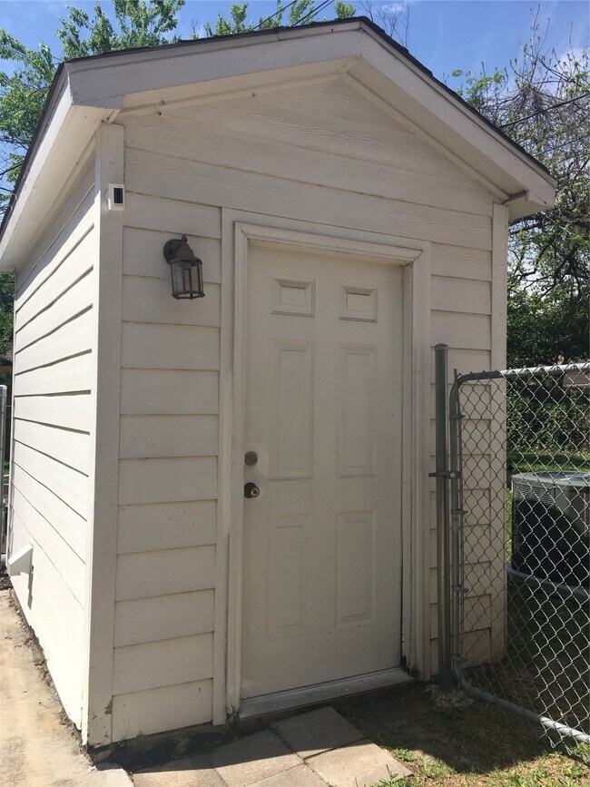 Building Photo - 3422 Rosedale St