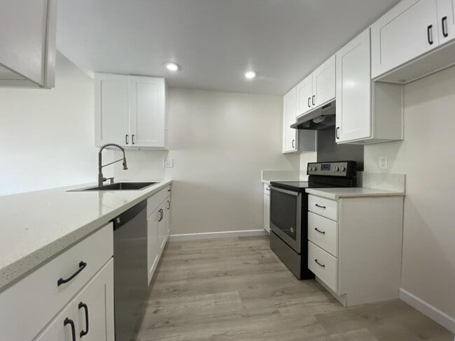 Building Photo - 181 N Richmont Dr