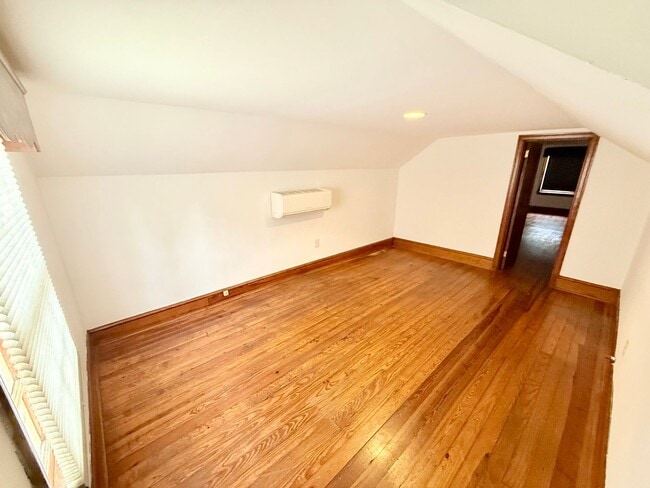 Building Photo - 3BR Normaltown Charmer