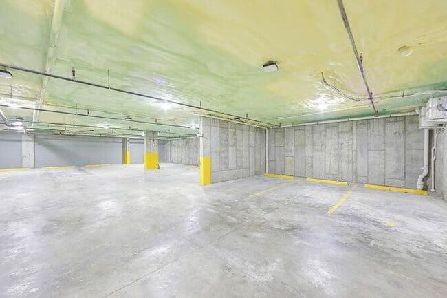 Building Photo - 304 61st St