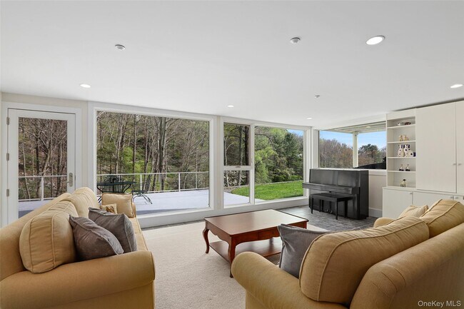 Building Photo - 17 Fox Run Rd