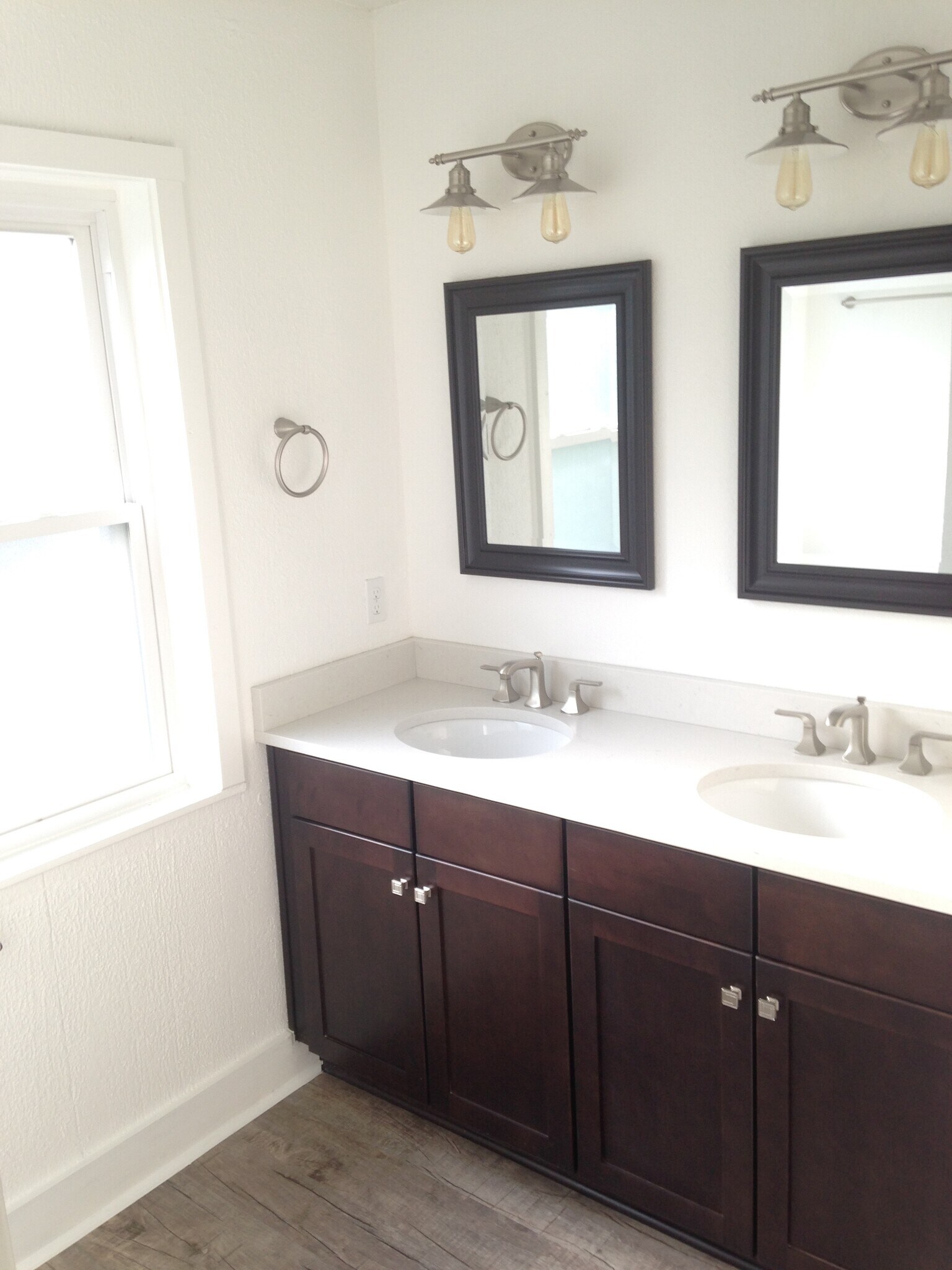 Main Bath - 1533 Yancey Street