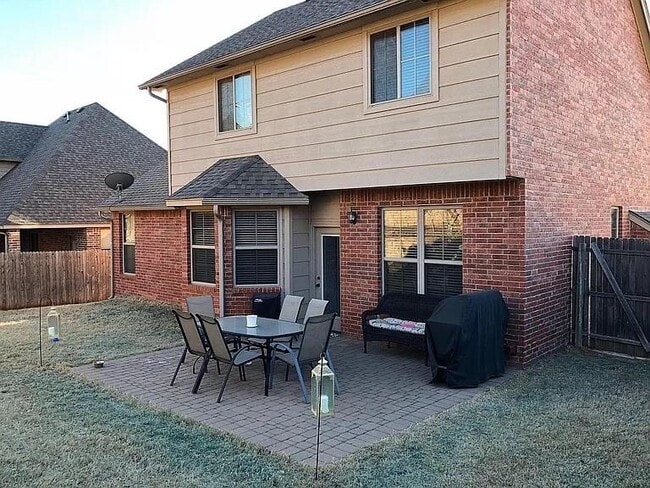 Building Photo - 3624 Oakridge Cir