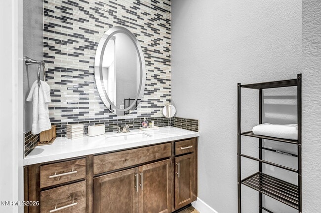 Building Photo - 2958 Saddle Peak Dr