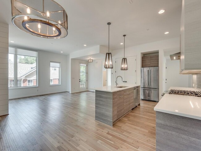 Building Photo - 520 Wabash Ave NE