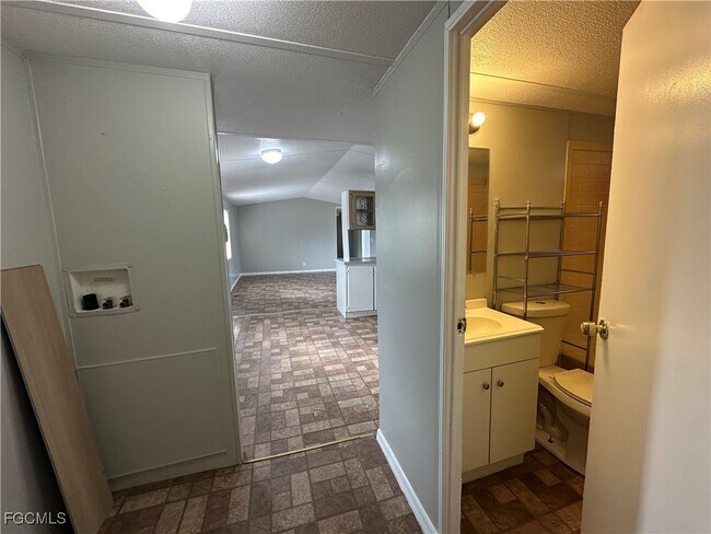 Building Photo - 7945 Hart Dr