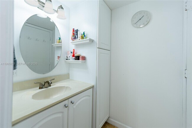 Building Photo - 17011 N Bay Rd