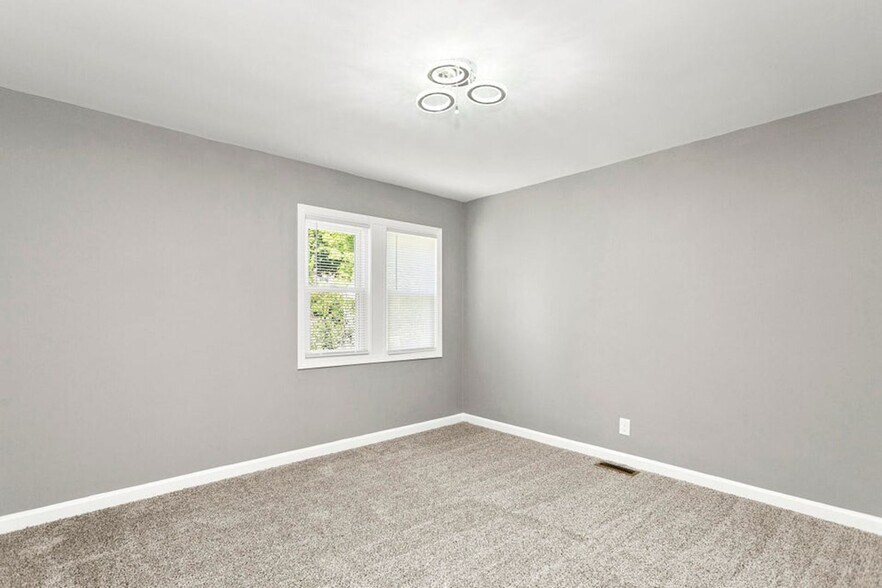 Building Photo - 5356 N 48th St