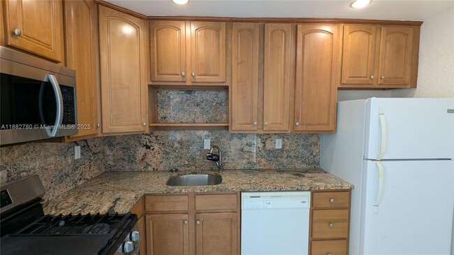 Building Photo - 8650 SW 67th Ave