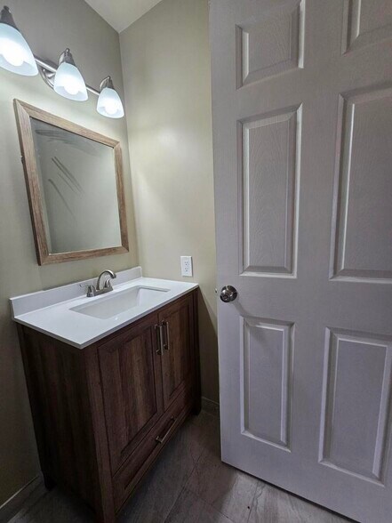 Building Photo - 4876 Orleans Ct